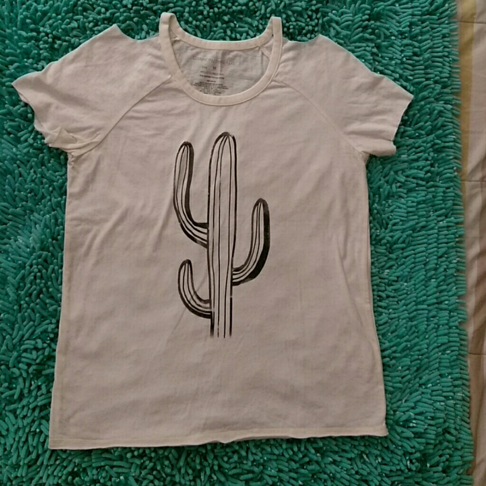 Cold shoulder tee
